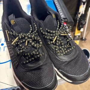 Under Armour Men’s Curry 3z7 Basketball Shoes